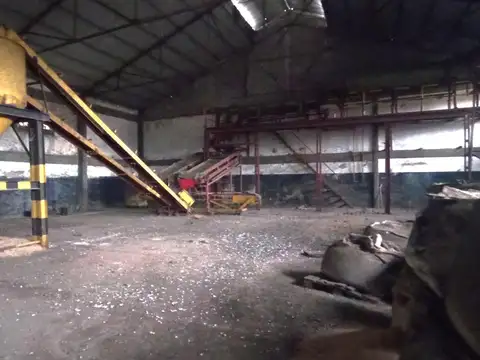 Depósito - Galpón de  3000 m2 totales en Venta en Quilmes
