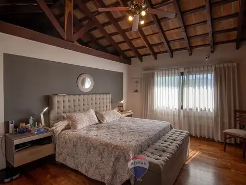 Casa 8 ambientes con 4 baños