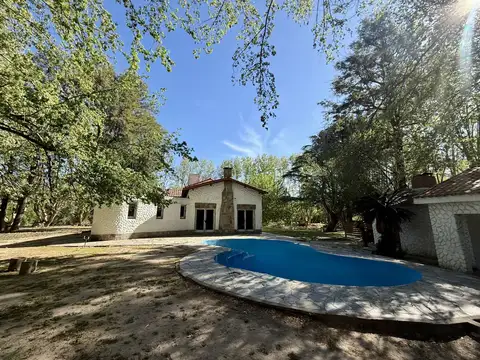 Venta casa en Oliveros de 3 dormitorios y pileta Rio carcaraña