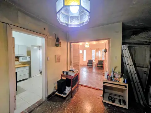 En Venta Casa 4 Ambientes en Lote Propio | a Refaccionar | Jardín y Cochera | San Isidro