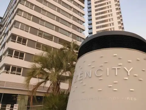 Excelente departamento 2 ambientes con balcón equipado con muebles y cochera fija.