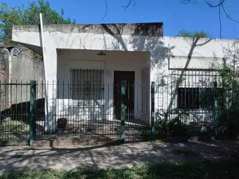 Casa 3 Ambientes en Alquiler-Moreno sur