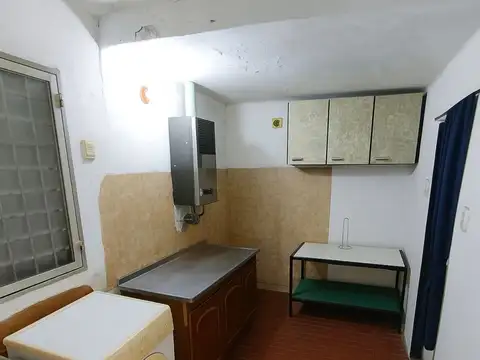 Casa 9 ambientes con 2 baños