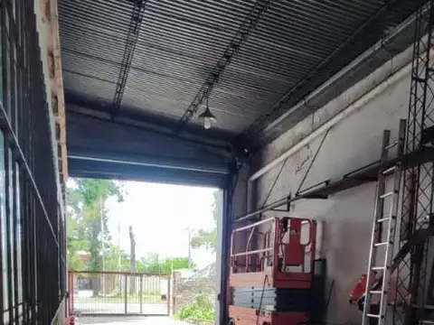 Galpón con oficinas en ALQUILER