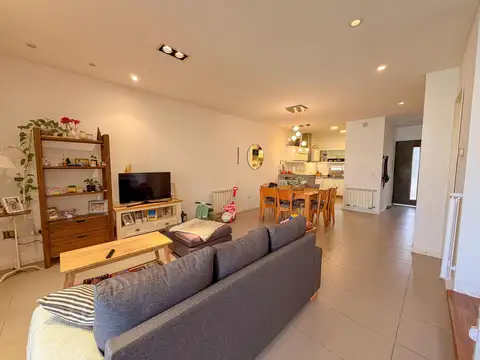 Casa en Venta, Barrio Arroyito, Rosario, 3 dormitorios c/jardín
