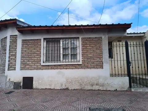 Casa 6 ambientes con 1 baño