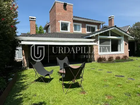Casa en venta sobre lote interno en La Masia