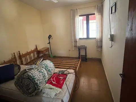 LUQUE. CASA EN VENTA. 2 DORMITORIOS. PATIO Y GGE.