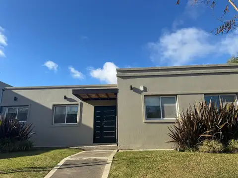 Casa en Venta en Pilar del Este - Santa Guadalupe, USD 200.000