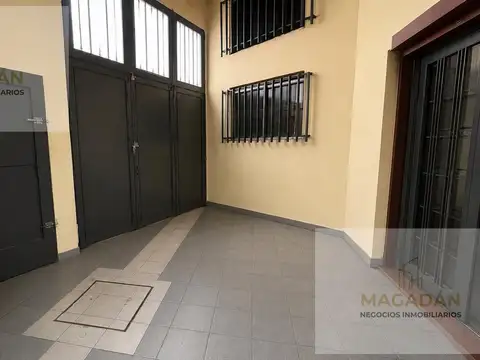 VENTA -Depósito 550 M2 - Acepta permuta - apto credito- Isidro Casanova