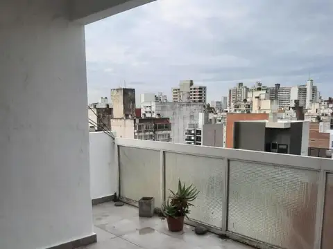 Depto 1 dormitorio con balcón aterrazado, en venta.