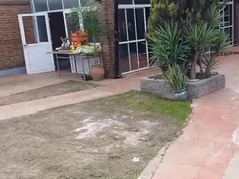 SE ALQUILA QUINTA EN GONZALEZ CATAN