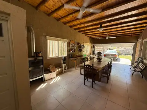 Casa 4 ambientes con 2 baños