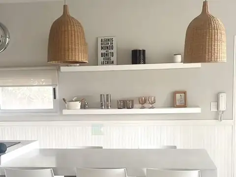 Casa en Alquiler con 1 cochera