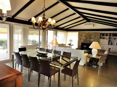 Casa en Venta en Playa Mansa, USD 1.800.000