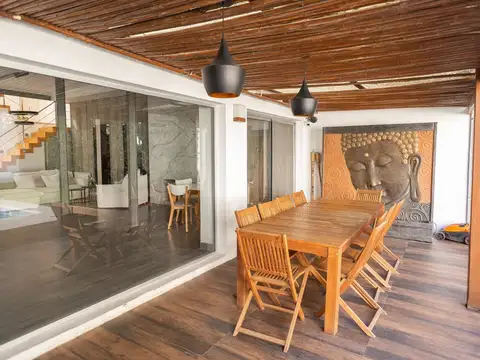 CASA EN VENTA - 6 AMBIENTES C/ DEPENDENCIA - LOMAS DE NUÑEZ