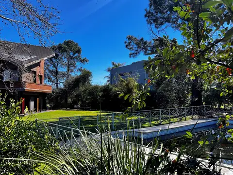 Casa 7 ambientes con 6 baños