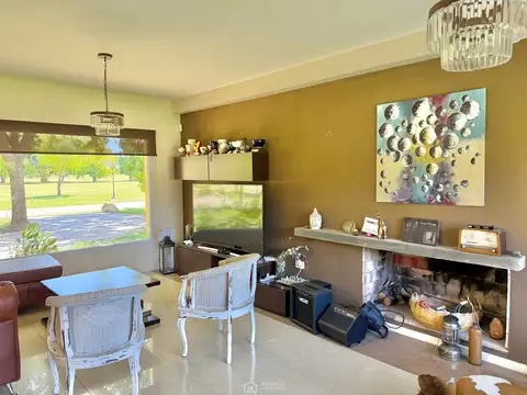 Casa 4 ambientes con 4 baños