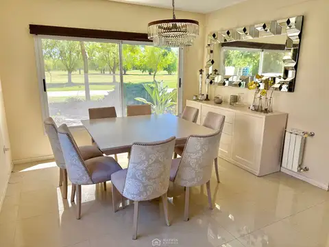 Casa en Venta con 3 cocheras