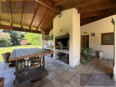 Casa en Venta con 2 cocheras