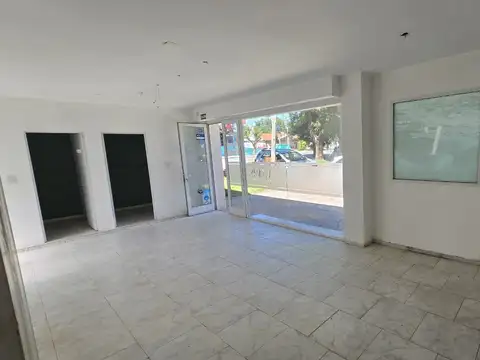 Local en Alquiler en Funes, $ 650.000