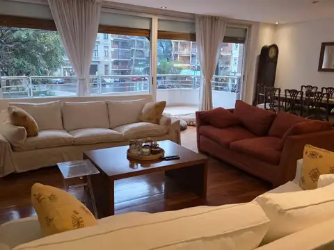 Departamento en Alquiler con 2 cocheras