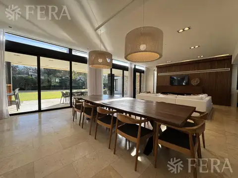 Venta Casa 5 ambientes con piscina en Campos de Roca I-Brandsen