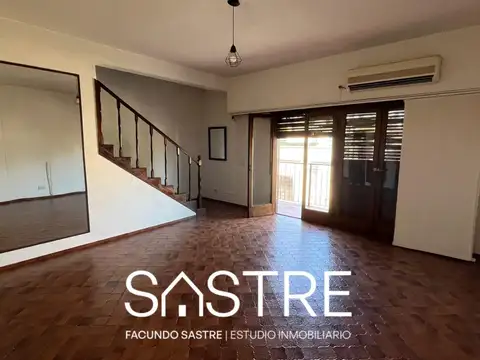 CASA EN VENTA EN WILDE CON QUINCHO Y PARRILLA