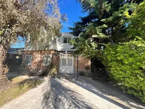 Casa en Venta con 2 cocheras