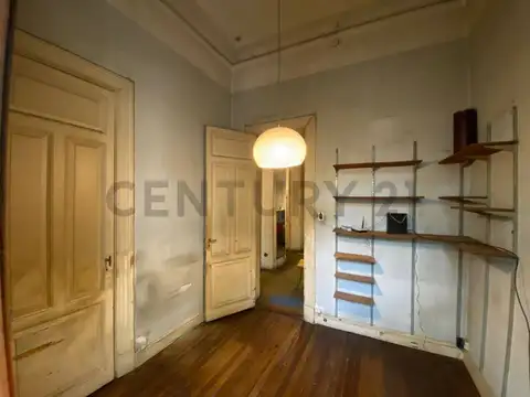 Semipiso de 132 m² en Pasaje de la Piedad – 4 Ambientes + Dependencia a Reciclar