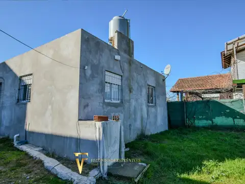 CASA TRES AMBIENTES - MAR DE AJÓ - COCHERA - AMPLIO TERRENO - SALIDA A DOLORES