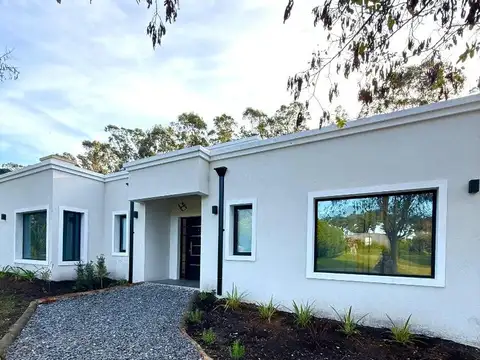 Casa 3 ambientes con piscina a estrenar