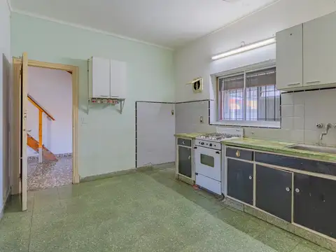 Chalet en venta  de 3 ambientes con garaje y parque
