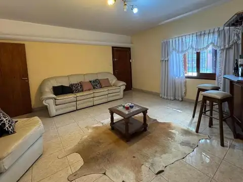 Casa en Venta con 3 cocheras