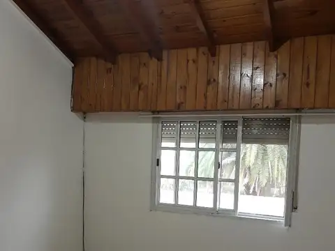 Casa en Alquiler con 2 cocheras