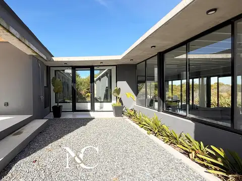 Casa 5 ambientes con 3 baños