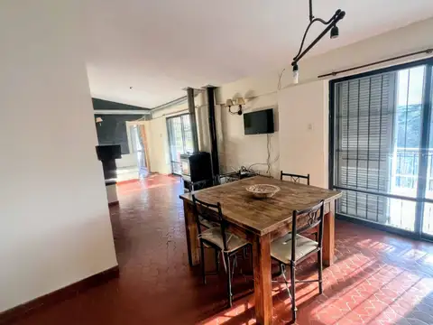 Casa 8 ambientes con 3 baños