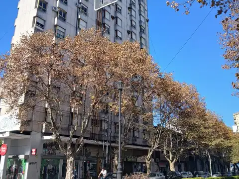 Dpto 1 dormitorio al frente- 9 y Diag 74-VENTA