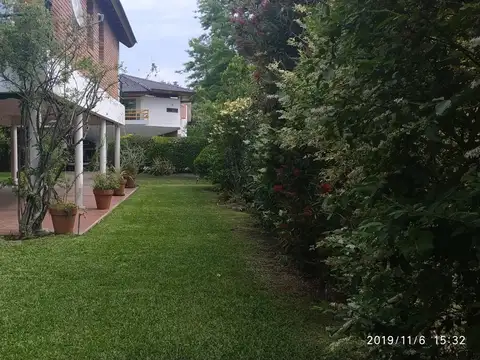 Casa en Venta con 4 cocheras