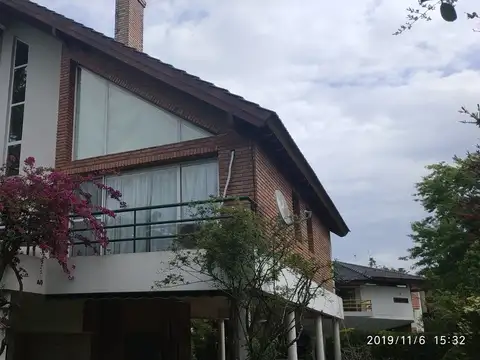 Casa 7 ambientes con 4 baños