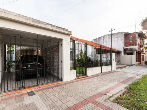 Casa 4 ambientes con 1 baño