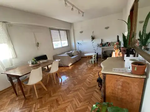 Departamento  de 4 abientes con cochera en Monte Castro