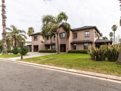 Casa en Venta con 2 cocheras