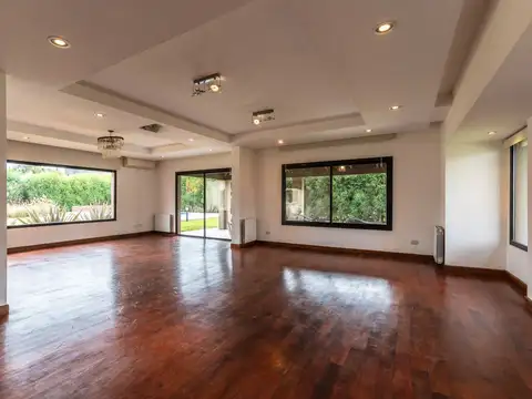 VENTA DE CASA 6 DORMITORIOS EN SAN MARINO, FUNES