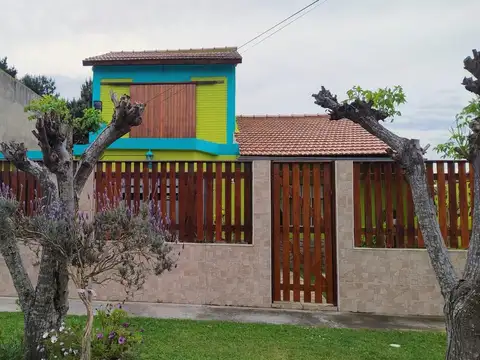 CASA CUATRO AMBIENTES CON GARAJE   DPTO. DOS AMBIENTES