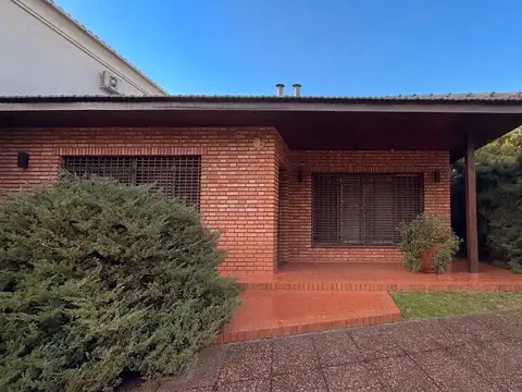 Casa 6 ambientes con 5 baños