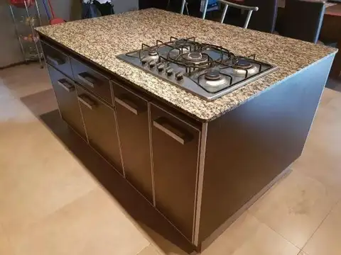 Casa 5 ambientes con 2 baños
