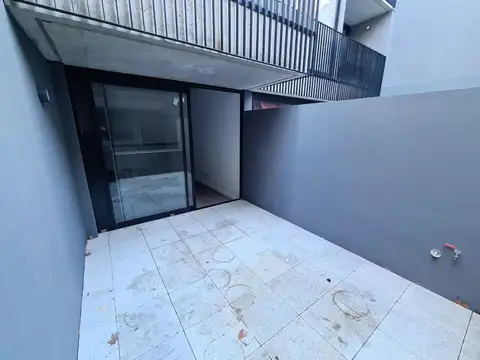 2 AMBIENTES AL CFRENTE CON 2 PATIOS DE CATEGORÍA A ESTRENAR