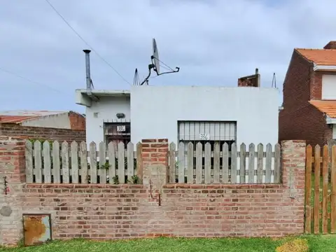 VENTA - CASA + DEPTO. y gran ESPACIO VERDE. LOTE  375 m2 en Miramar, Costa Atlántica, Buenos Aires