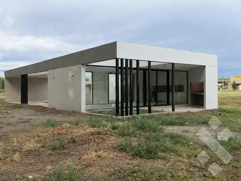 Casa en Alquiler en General Roca, $ 1.800.000